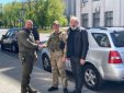 Судді Господарського суду Харківської області передали автомобіль військовим